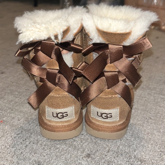 UGG® Bailey Bow II Toddler Boot - Picture 2 of 7